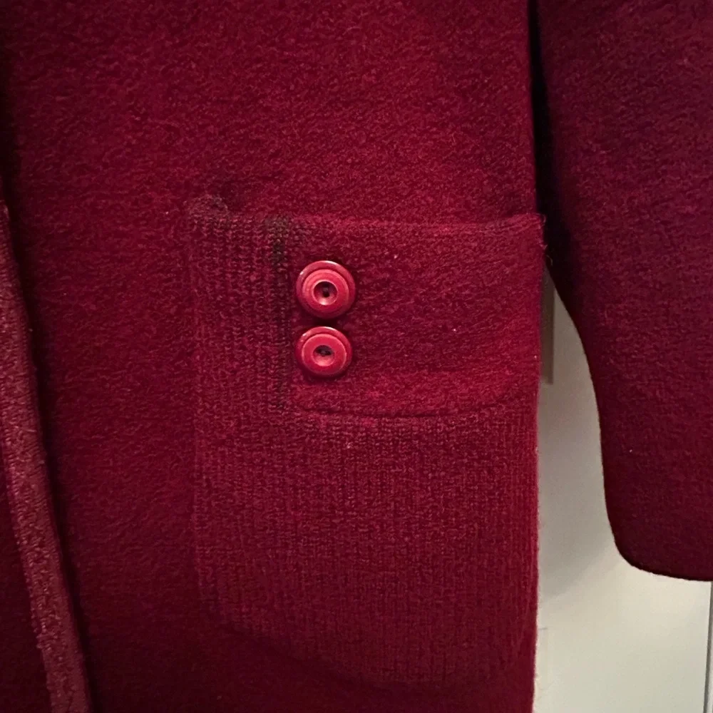 Vintage wool coat cranberry red size 2/4. Shawl neck, retro buttons,big pockets